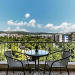 Apartment Location 3 Bedroom With View