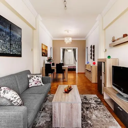 Location 3 Bedroom With View Daire