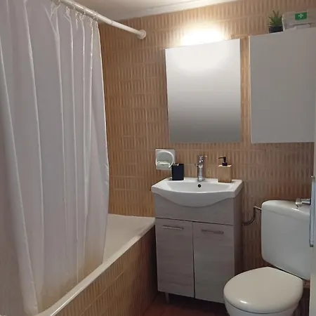 Location 3 Bedroom With View شقة