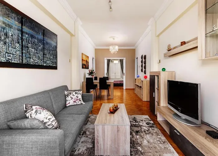 Location 3 Bedroom With View Διαμέρισμα